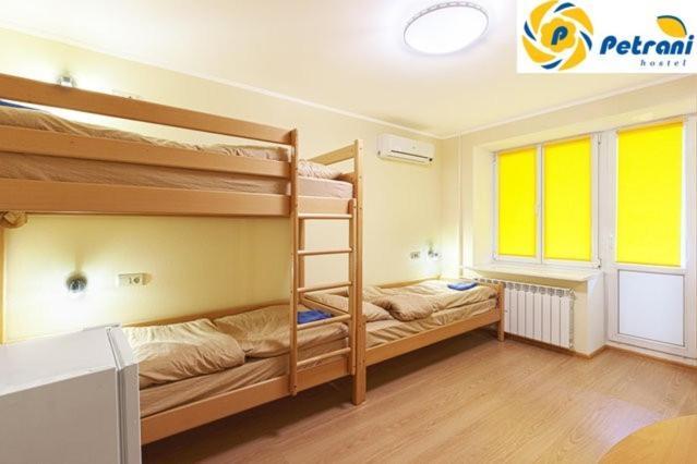 Petrani Hostel Kiev Ngoại thất bức ảnh