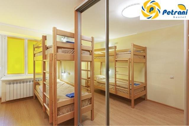 Petrani Hostel Kiev Ngoại thất bức ảnh