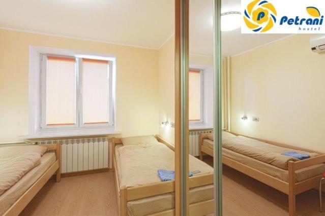Petrani Hostel Kiev Ngoại thất bức ảnh