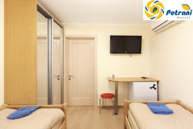 Petrani Hostel Kiev Ngoại thất bức ảnh