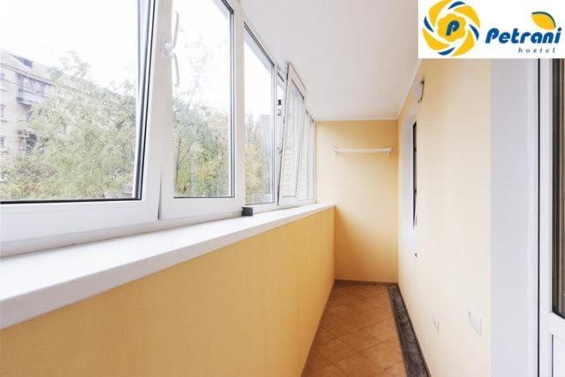 Petrani Hostel Kiev Ngoại thất bức ảnh